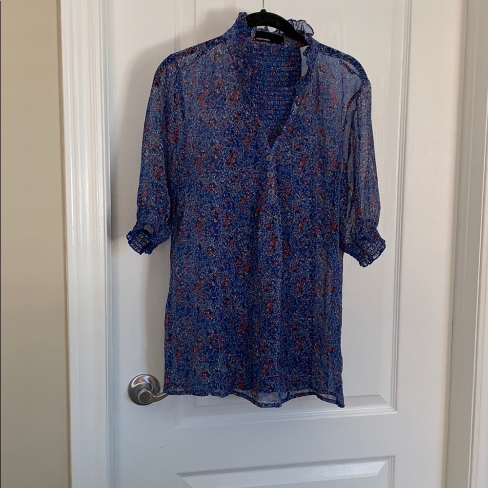 5/$25 Vero Moda blue flowers print tunic